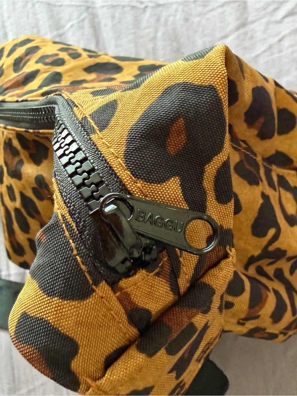 Baggu Medium Nylon Crescent Leopard Print Bag - Picture 5 of 7